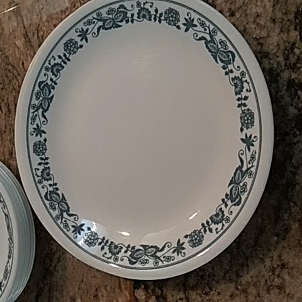 Set of 3  9in dinner plate Corelle Old town Blue